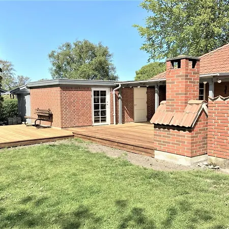 Prázdninový dům Radojka - 75m From The Sea By Interhome *